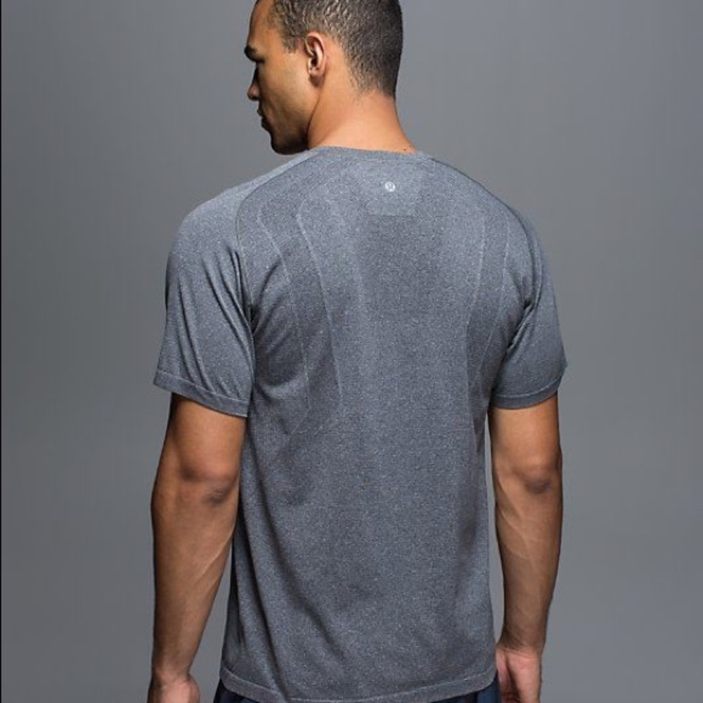 ❌SOLD❌Men’s Large Grey Active Lululemon Shirt - Picture 1 of 14